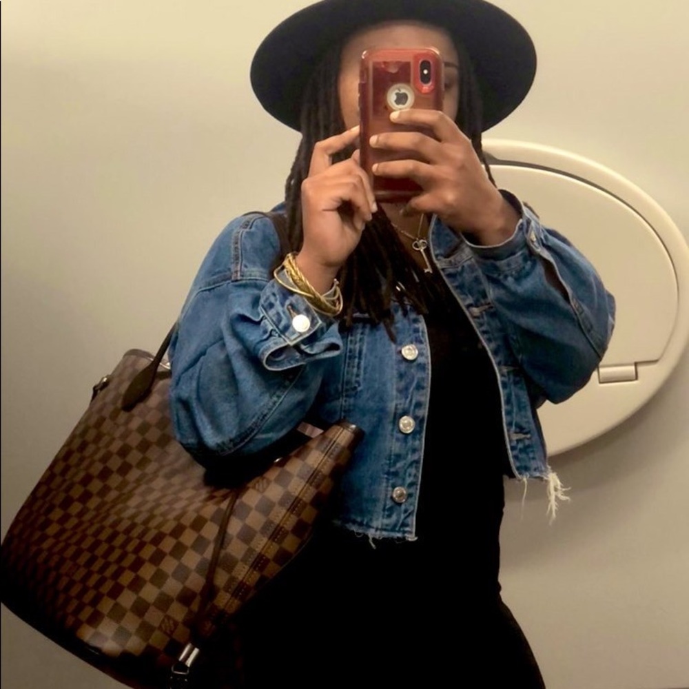 Hello 👋🏾 - Picture 2 of 5